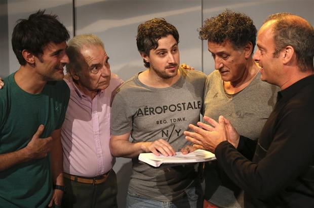 Esteban Meloni y Hugo Arana (actores), Carlos La Casa (autor), Andrés Bazzalo (director) y Sebastián Blutrach (productor)
