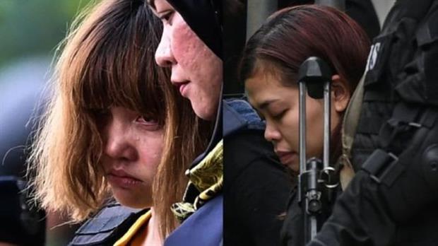 Doan Thi Huong, de camisa amarilla, y Siti Aisyah han dicho que participaban en un programa de televisión de bromas.