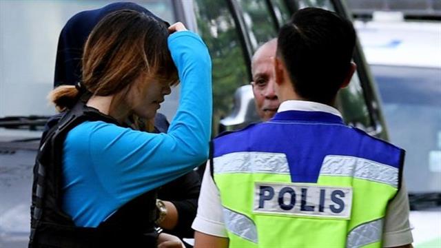 La vietnamita Doan Thi Huong también portaba un chaleco antibalas a su llegada al tribunal.