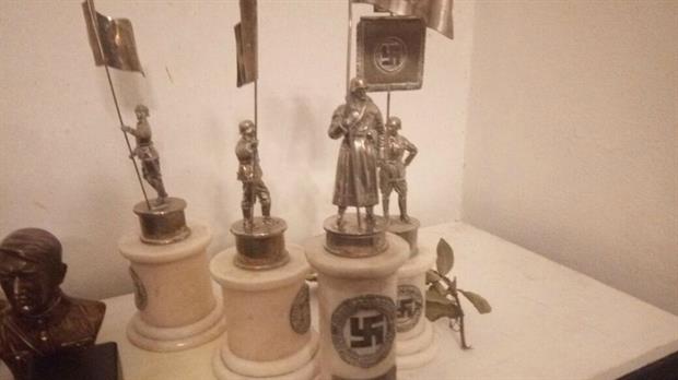 En un allanamiento, la policía secuestró piezas arqueológicas, paleontológicas, y elementos con simbología nazi