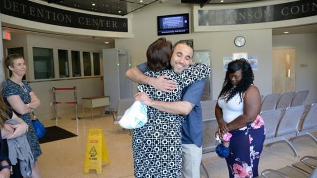 Richard Anthony Jones celebró con su familia su liberación