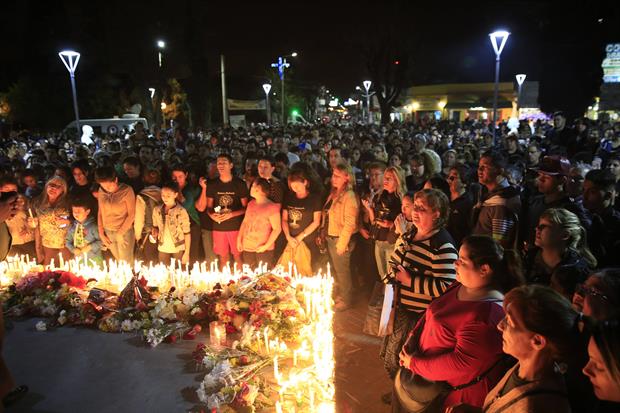 Marcha de antorchas en Grand Bourg