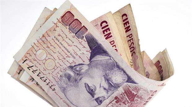 El peso, entre las monedas que más se apreciaron en términos reales frente al dólar