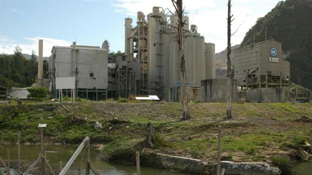 La fabricación moderna de cemento tiene unos altos costos medioambientales.