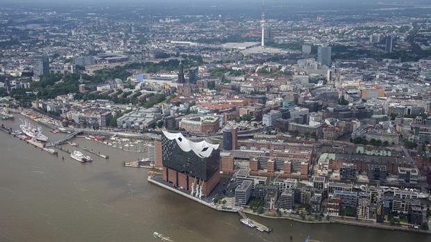 Famosa por su puerto, el segundo en tamaño de Europa, Hamburgo es sede de la Cumbre del G-20