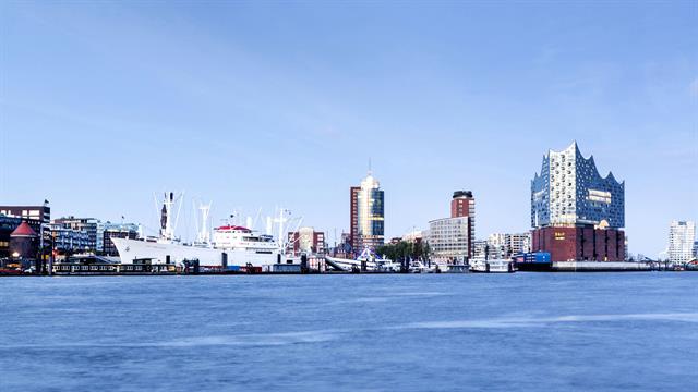 La imponente Elbphilharmonie es una colosal sala sinfónica con capacidad para 2100 espectadores construida sobre el agua; los jefes de Estado y de Gobierno del G-20 la visitarán mañana
