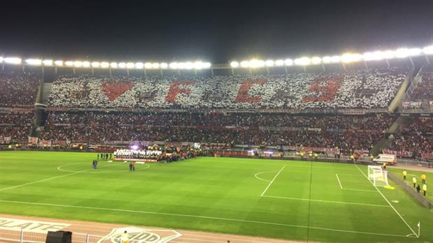 El Monumental lleno para despedir a Cavenaghi