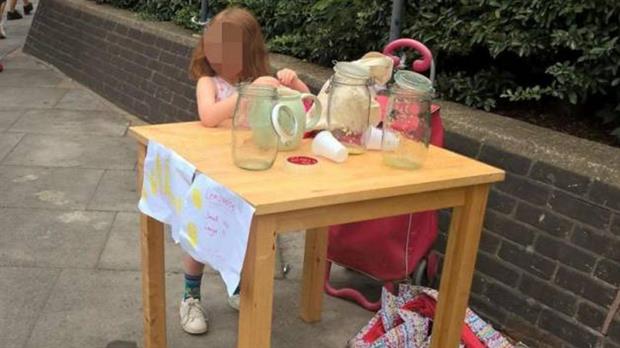 La chica de cinco años que fue multada por vender limonada