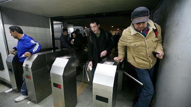 Por una medida de fuerza, liberan los molinetes de las seis líneas de subte